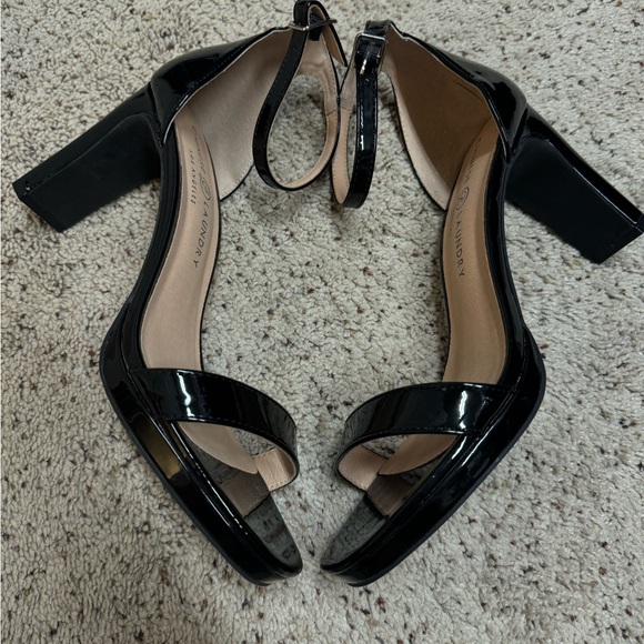 Chinese Laundry black patent heels - Picture 5 of 7